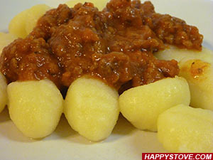 Gnocchi with Bolognese Sauce - By happystove.com