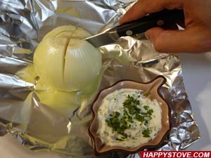 Grilled Onions with Cream Cheese and Parsley Spread - By happystove.com