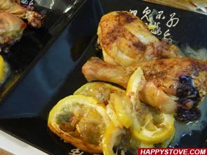 Spicy Chicken Thighs on a Bed of Lemon Slices - By happystove.com