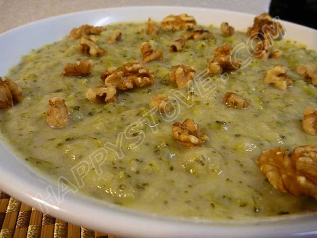 Cauliflowers, Broccoli and Potato Soup with Walnuts - By happystove.com