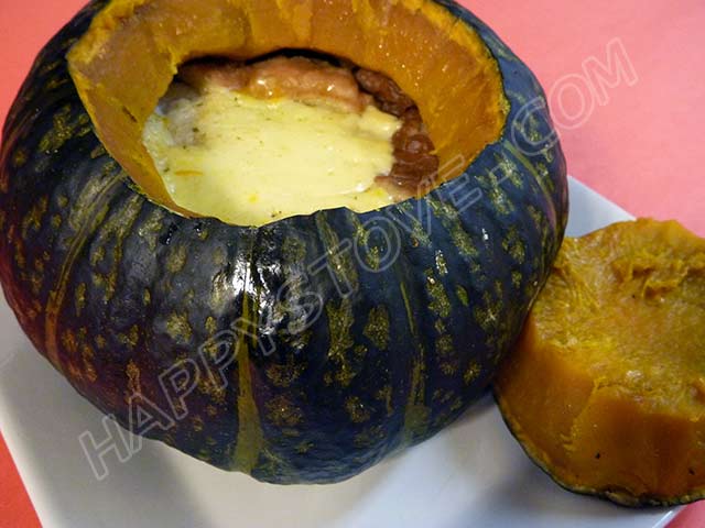 Oven Baked Buttercup Squash filled with Bread and Cheese - By happystove.com