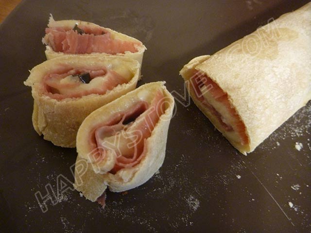 Ham, Cheese and Olives Pizza Roll - By happystove.com