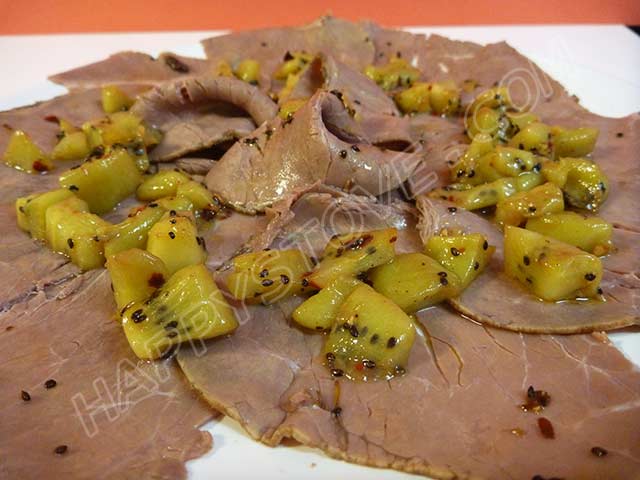 Deli-Style Roast Beef with Spicy Kiwi Sauce - By happystove.com