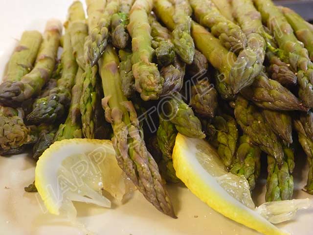 Steamed Asparagus Salad with Salt, Pepper and Lemon Drops - By happystove.com